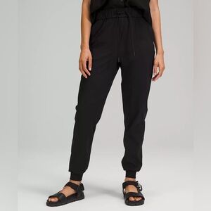 Lululemon On the Fly High-Rise Jogger
Full Length Sz 4